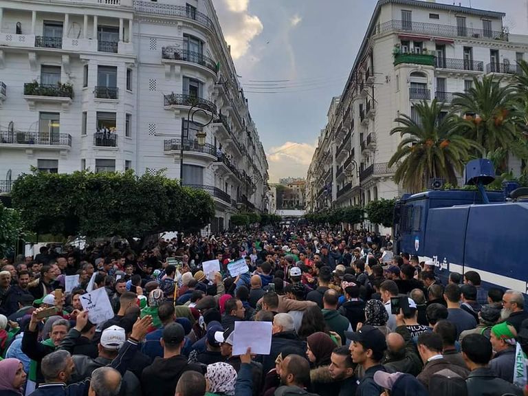 مظاهرة للطلبة في الجزائر العاصمة ضد إجراء انتخابات الرئاسة