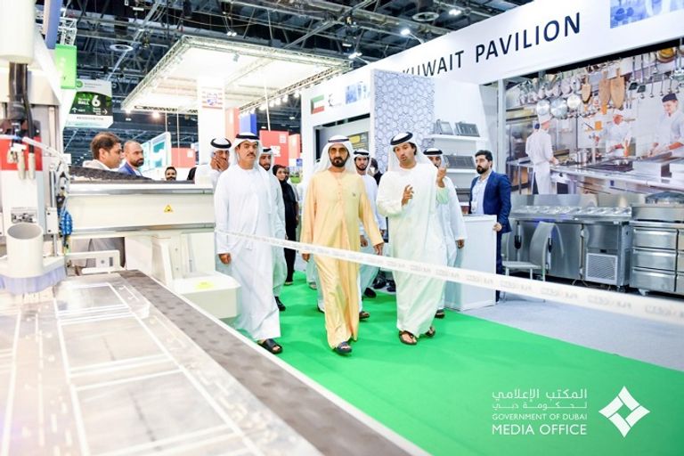 الشيخ محمد بن راشد يزور معرض