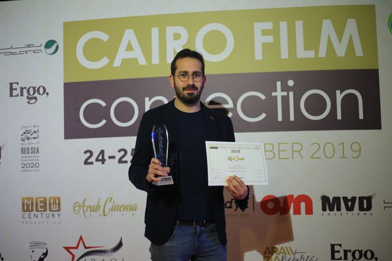 أحد الفائزين بجوائز الملتقى