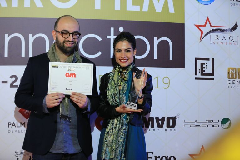 أحد الفائزين بجوائز الملتقى