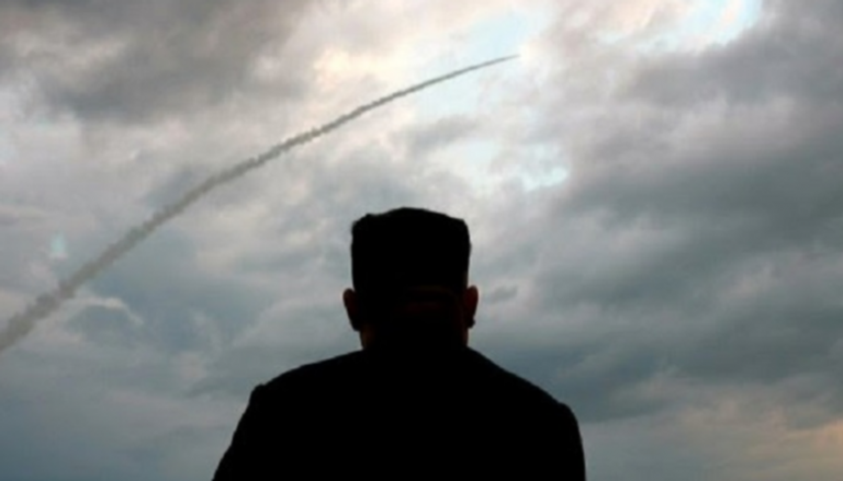 زعيم كوريا الشمالية يتابع عملية إطلاق صاروخي