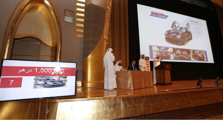 إقبال كبير على مزاد أبوظبي الأول للسيارات