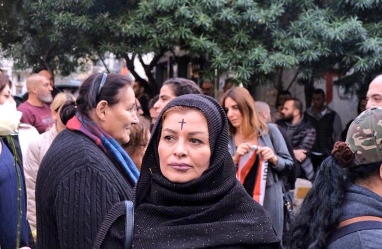 المرأة اللبنانية.. قوة دافعة للاحتجاجات وصوت الثورة ضد الفساد