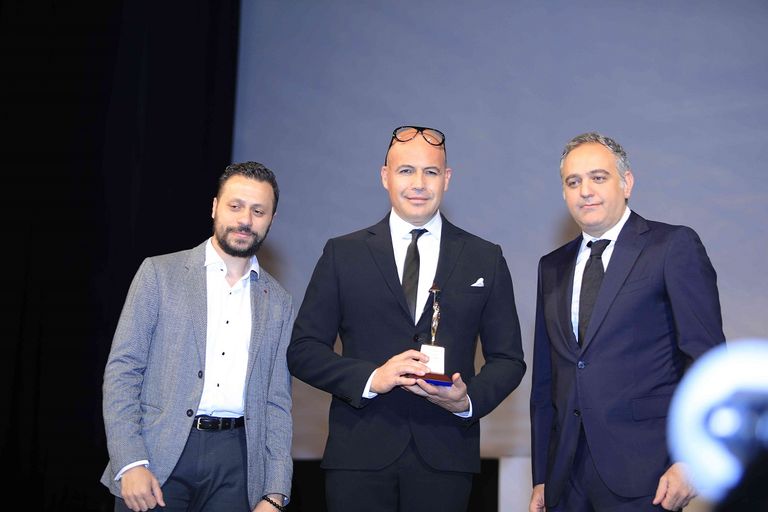 بيلي زين يتسلم جائزة التكريم