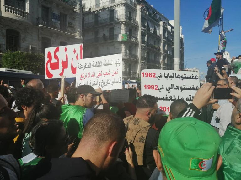 مظاهرة رافضة لإجراء الانتخابات الرئاسية بالجزائر