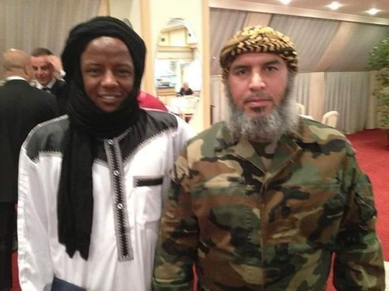 سوقي مع الحسناوي زعيم القاعدة في الجنوب الليبي الإرهابي حسن موسى سوقي التباوي