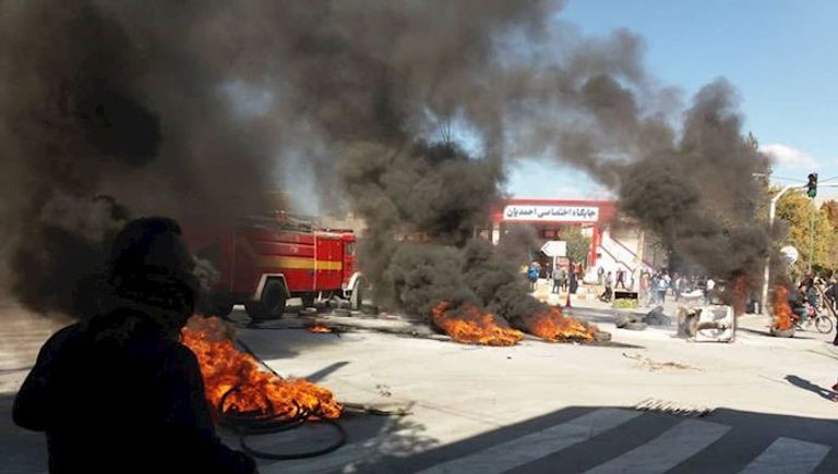 قوات أمنية تقمع المحتجين الإيرانيين - أرشيفية