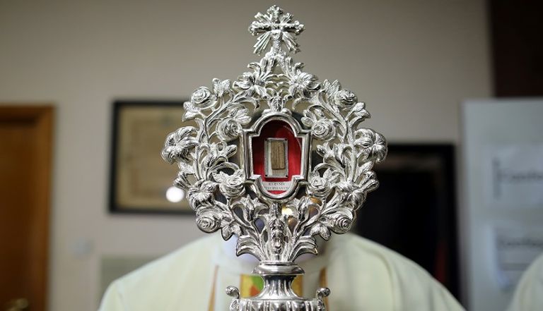 عرض قطعة من مزود السيد المسيح بالقدس