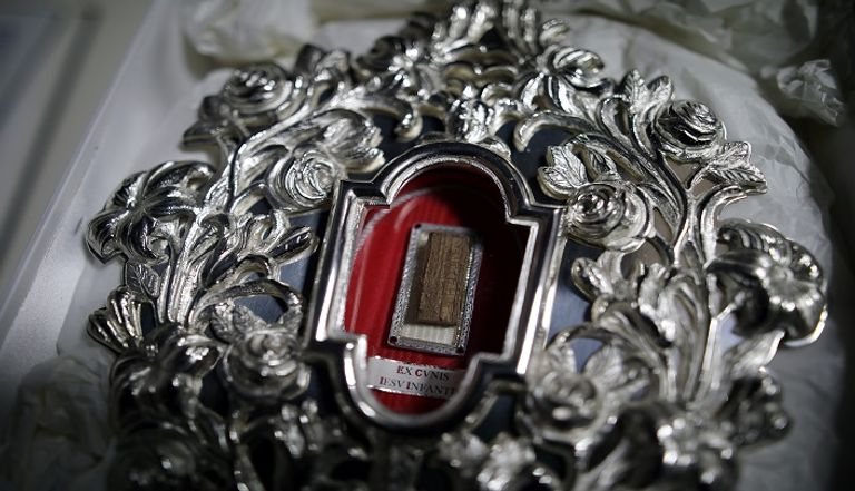  عرض قطعة من مزود السيد المسيح بالقدس 