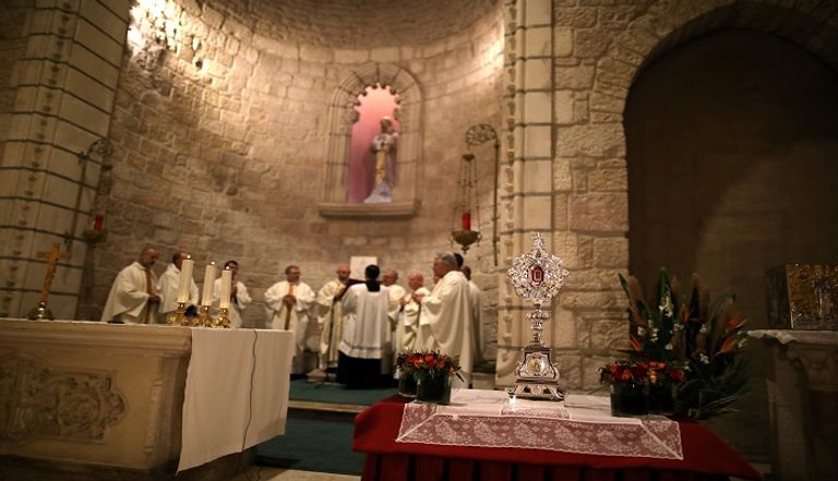 عرض قطعة من مزود السيد المسيح بالقدس