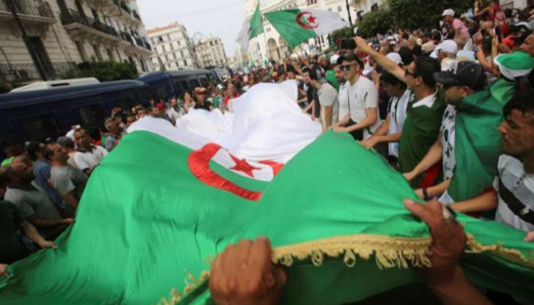 أزمة مع أوروبا وترقب لمحاكمة رموز بوتفليقة طغيا على أحداث أسبوع الجزائر