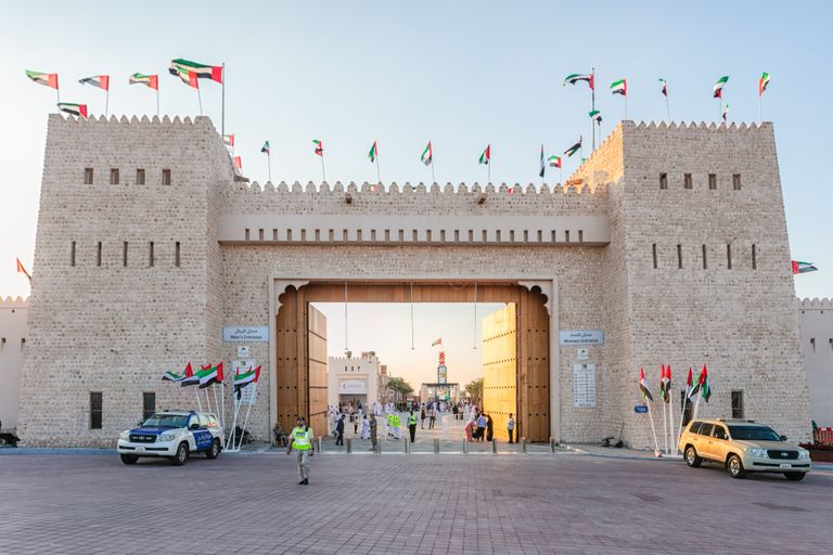 نافورة الإمارات التي تتوسط منطقة المهرجان