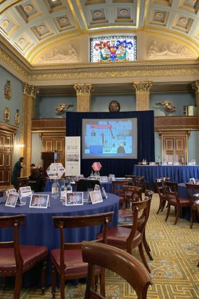 الصحافة البريطانية تنقل شهادات المارة حول الحادث