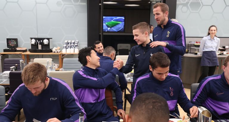 مورينيو مع جامع الكرات