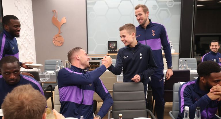 مورينيو مع جامع الكرات