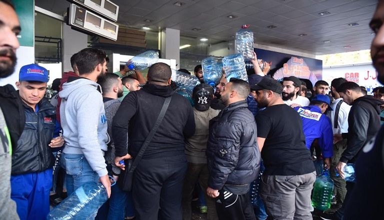 شلل في محطات الوقود بلبنان