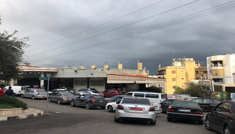 شلل في محطات الوقود بلبنان