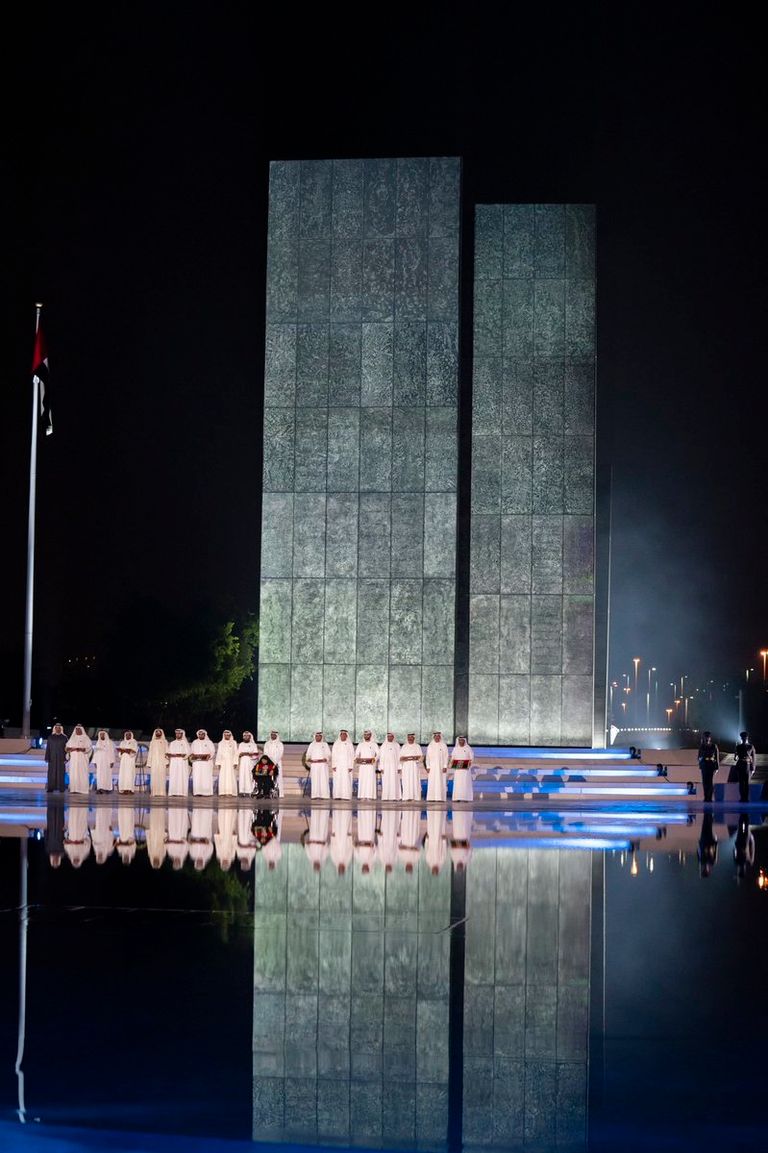 الشيخ محمد بن راشد والشيخ محمد بن زايد وحكام الإمارات في فعالية يوم الشهيد