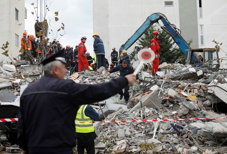 زلزال ألبانيا يقتل 50 شخصا