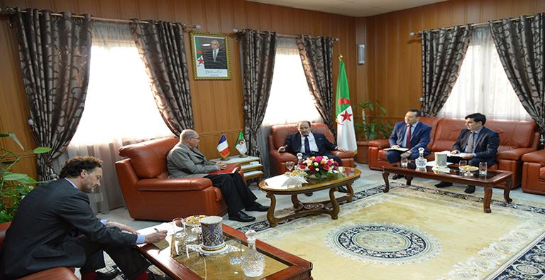 وزير التعليم الجزائري مع السفير الفرنسي أزمة صامة وغير مسبوقة بين الجزائر وباريس