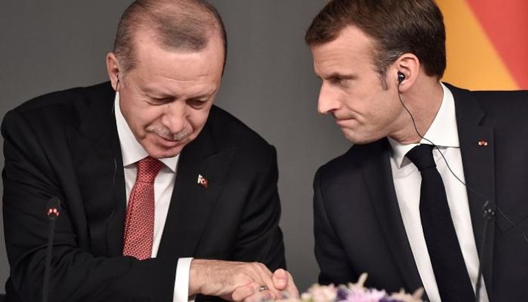 الرئيس الفرنسي إيمانويل ماكرون ونظيره التركي رجب طيب أردوغان- أرشيفية
