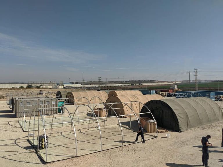 جانب من عملية إقامة المستشفى الأمريكي بغزة