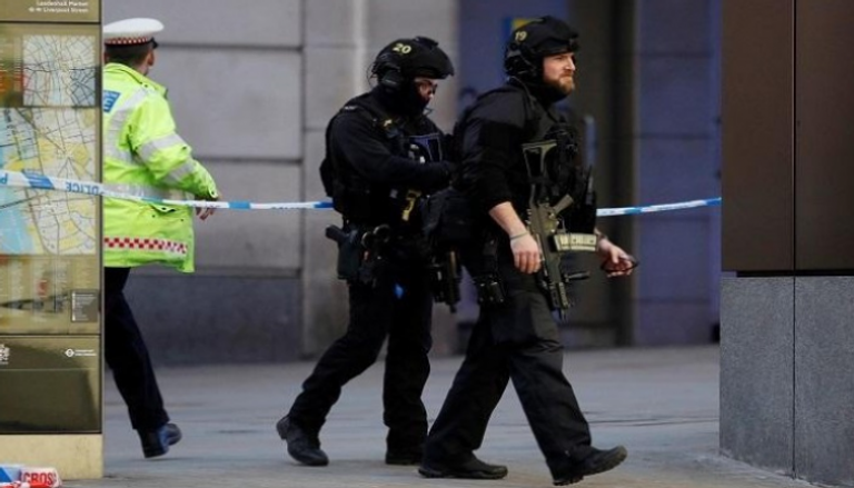 عناصر من الشرطة البريطانية في موقع هجوم لندن - أرشيفية