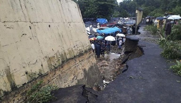 انهيار جدار يقتل 17 في الهند