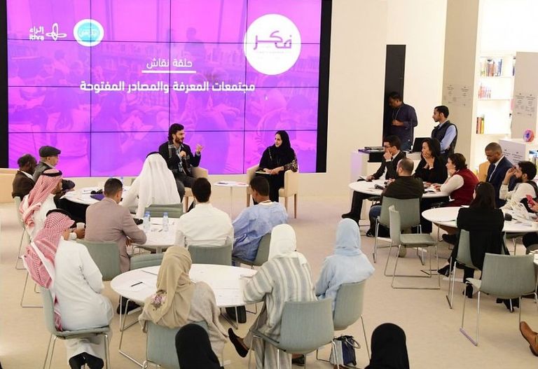 جانب من إحدى الحلقات النقاشية