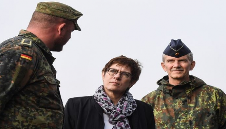  وزيرة الدفاع الألمانية أنيجرت كرامب - كارنباور