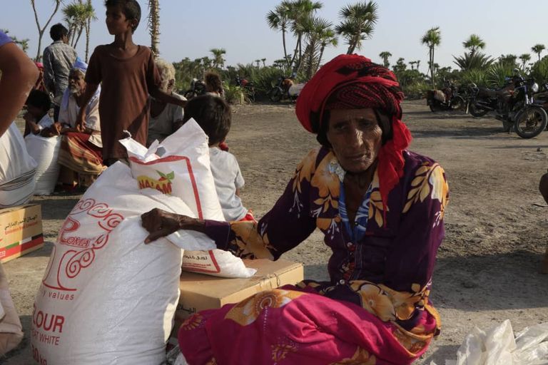 الإمارات تقدم مساعدات لـ3600 أسرة نازحة في اليمن