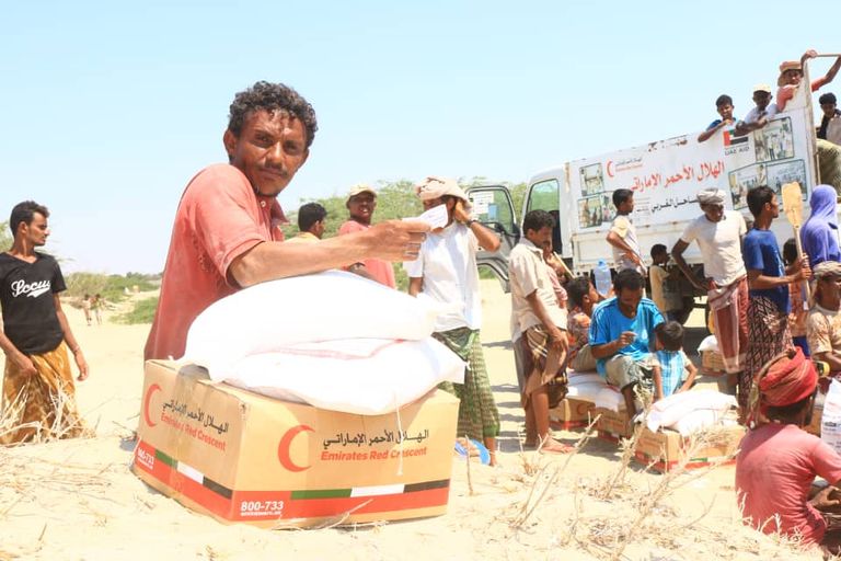 الإمارات تقدم مساعدات لـ3600 أسرة نازحة في اليمن