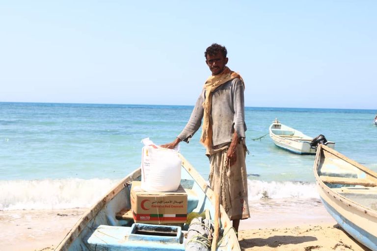 الإمارات تقدم مساعدات لـ3600 أسرة نازحة في اليمن