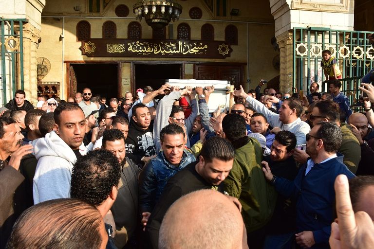 لحظة وصول جثمان شعبان عبدالرحيم