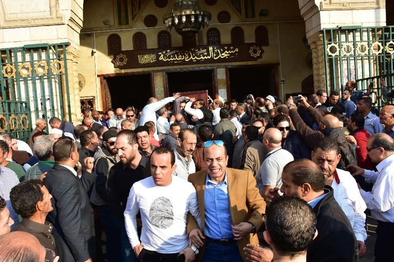 لحظة وصول جثمان شعبان عبدالرحيم