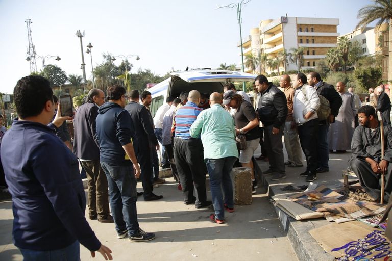 لحظة وصول جثمان شعبان عبدالرحيم