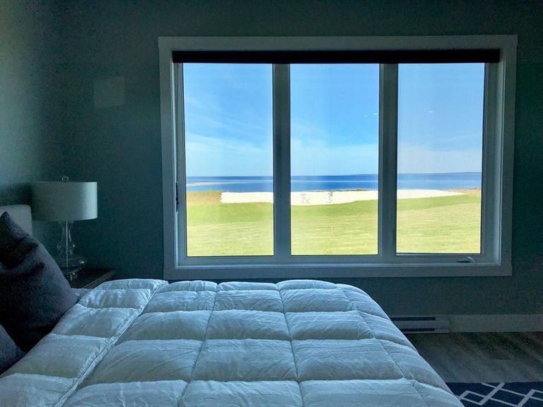 المنزل الفاخر مصنوع من زجاجات البلاستيك