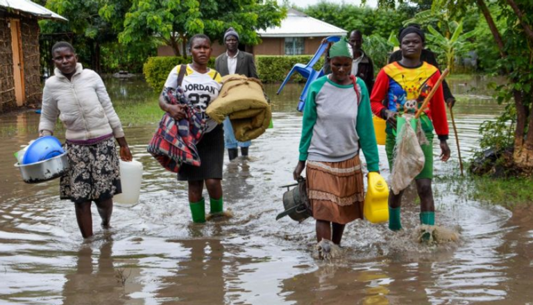نحو 17 ألف شخص نزحوا من منازلهم نتيجة الأمطار الغزيرة