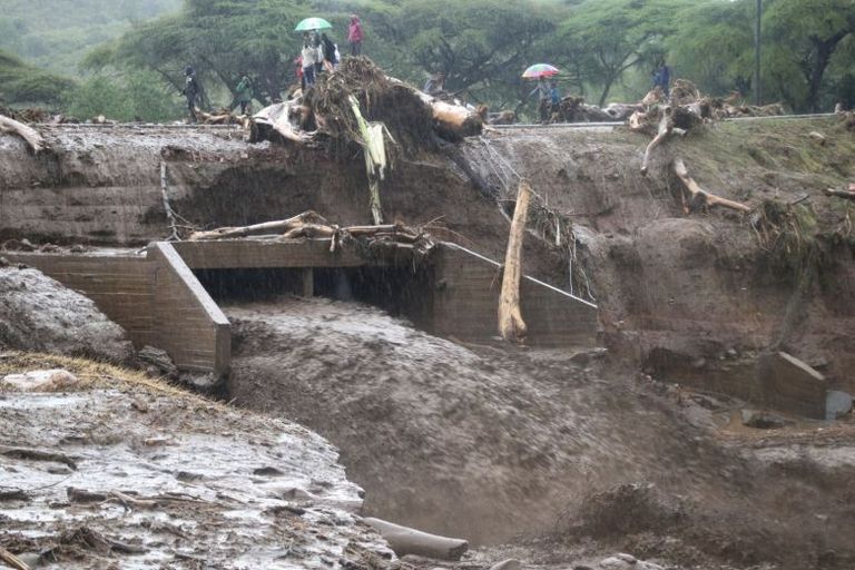 نحو 17 ألف شخص نزحوا من منازلهم نتيجة الأمطار الغزيرة