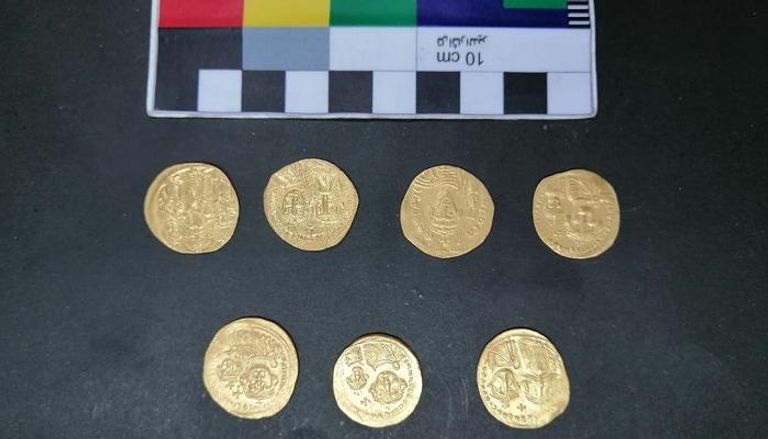 اكتشاف 7 عملات ذهبية من العصر البيزنطي