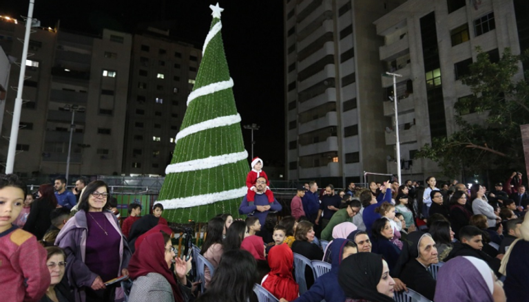 جانب من الاحتفال بإضاءة شجرة الميلاد في غزة