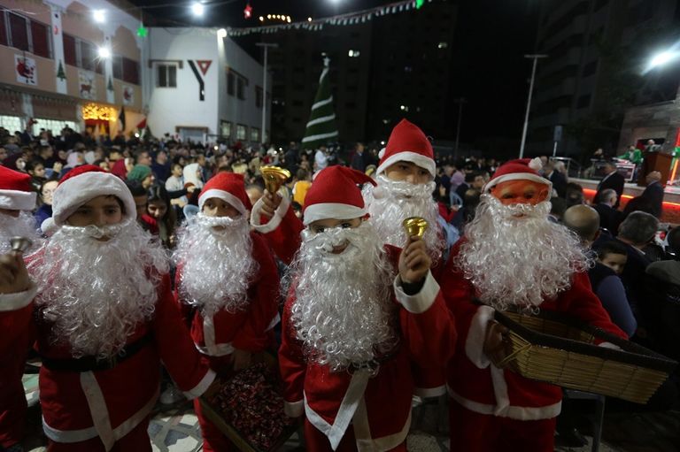 جانب من الاحتفال بإضاءة شجرة الميلاد في غزة