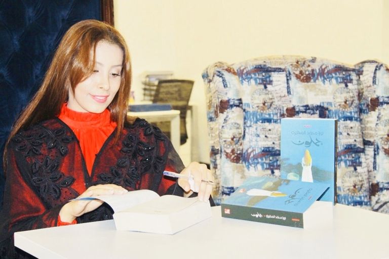الروائية الإماراتية نورا المطيري عالمة الاجتماع الإماراتية الدكتورة موزة غباش