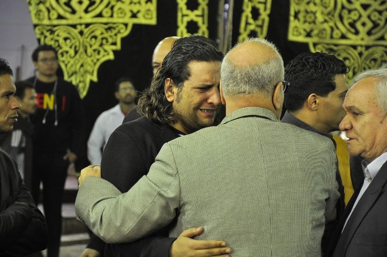 عمرو موسى يقدم العزاء لأسرة شعبان عبدالرحيم