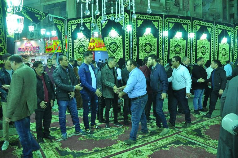 عمرو موسى يقدم العزاء لأسرة شعبان عبدالرحيم