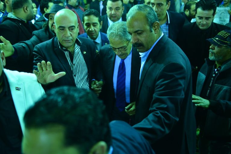 عمرو موسى يقدم العزاء لأسرة شعبان عبدالرحيم