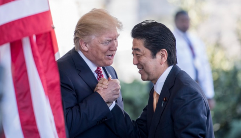 ترامب ورئيس الوزراء الياباني - أرشيف