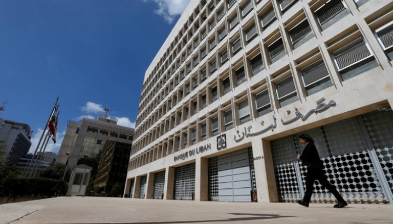 مصرف لبنان يوجه البنوك بوضع سقف لأسعار الفائدة على الودائع