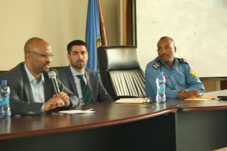 الوفد الأممي مع المفوض العام للشرطة الإثيوبية