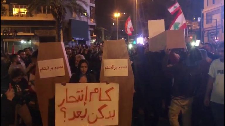 جنازة رمزية للشاب داني أبو حيدر الأزمة المعيشية باتت تؤرق كل عائلة ومنزل في لبنان